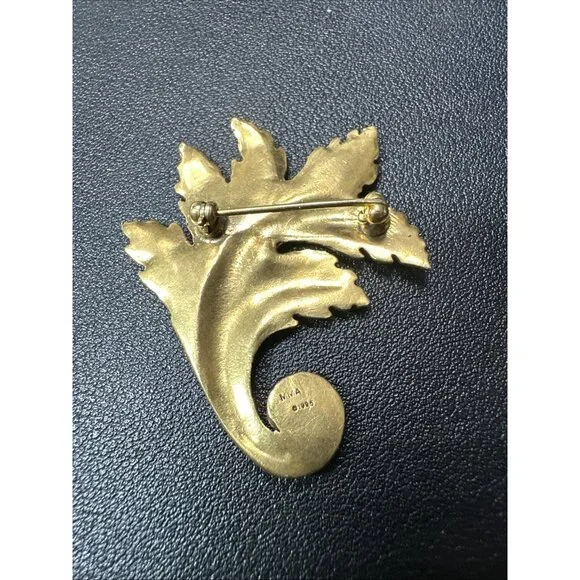 Vintage MMA 1995 Gold Tone Leaf Pin Metropolitan Museum of Art - Picture 2 of 3